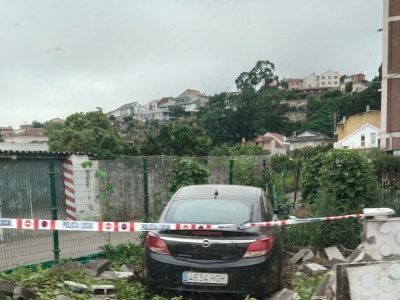 Sano y salvo tras acabar su coche en una ‘veiga’ de Moaña