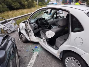 Una persona resulta herida grave en una colisión fronto-lateral en Vilaboa