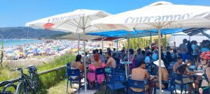 Los baños públicos de la playa de Nerga están inutilizados