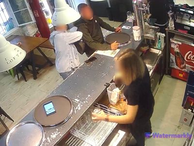 Un ‘simpa’ a toda velocidad en un establecimiento hostelero de Moaña