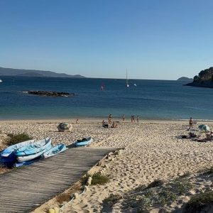 El PP de Cangas denuncia que las playas siguen sin balizar en plena temporada y critica la gestión del servicio de salvamento