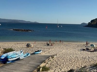 El PP de Cangas denuncia que las playas siguen sin balizar en plena temporada y critica la gestión del servicio de salvamento