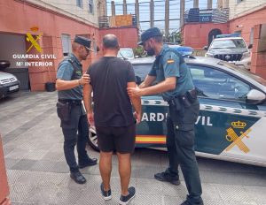 La Guardia Civil detiene en Cangas a un hombre como presunto autor de cuatro robos con violencia e intimidación cometidos sobre víctimas vulnerables
