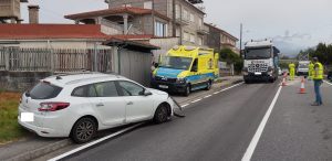 Un conductor ebrio invade el carril contrario en Vilaboa y se lleva por delante otro vehículo