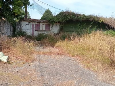 El aparcamiento de Massó, abandonado pese a la cesión al Concello para aliviar el estacionamiento en Cangas