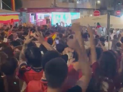 Polémica en Cangas por el cobro de consumición para acceder a una zona pública acotada por un establecimiento para ver la final del Mundial