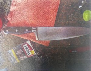 Detenido en Cangas por amenazar con un arsenal de armas blancas y un machete a su pareja