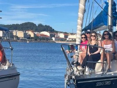 A vela cara á superación: 28 mulleres de Adicam atopan benestar na ría de Vigo