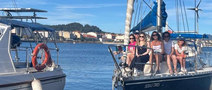 A vela cara á superación: 28 mulleres de Adicam atopan benestar na ría de Vigo