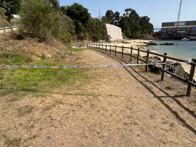 Vertido en la playa de O Cocho de Moaña de origen desconocido