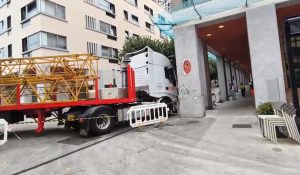 Vecinos de la plaza de Massó cuestionan el acceso de los camiones a una obra por el trazado autorizado por el Concello