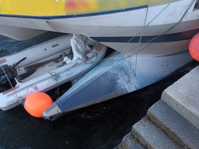 Detectan residuos en el agua durante una reparación en Bueu