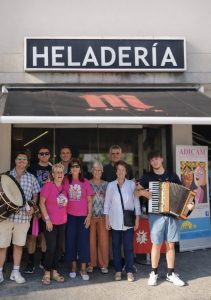 Una heladería de Cangas recauda 3.500 euros para Adicam