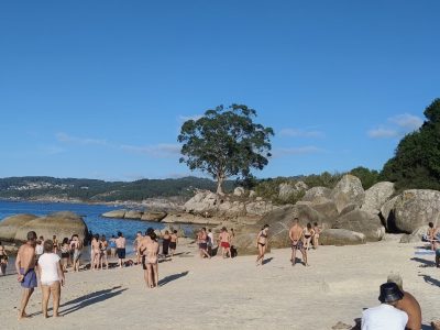 La Guardia Civil interviene por un hombre masturbándose en la playa de Areabrava