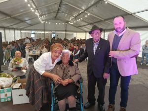 Emotiva e multitudinaria homenaxe en Vilaboa a súa «memoria viva» co recoñecemento a tres persoas centenarias