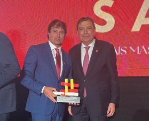 La Cofradía de Cangas recoge en el Teatro Real el Premio Alimentos de España 2026