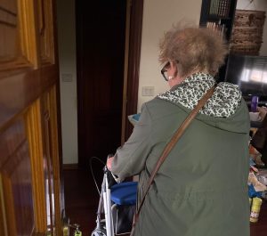 La presión social obliga al Concello de Cangas a ofrecer la ‘casa dos pobres’ a ‘Maricarmen’