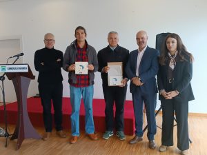 Bueu entrega los Premios Johan Carballeira a Jacobo Paz y Manuel Vilas