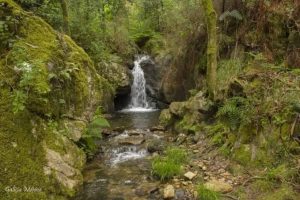 Rescatado un hombre tras fracturarse el tobillo en el entorno de la Poza da Moura de Moaña