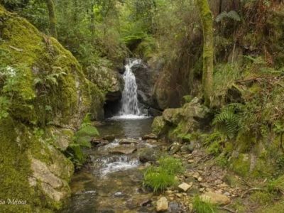 Rescatado un hombre tras fracturarse el tobillo en el entorno de la Poza da Moura de Moaña